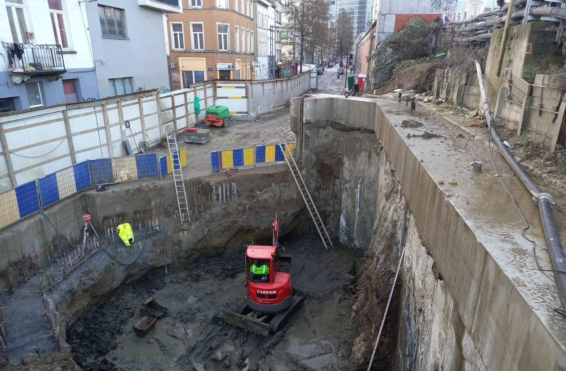 Dalle de toiture dans la rue d'Aerschot