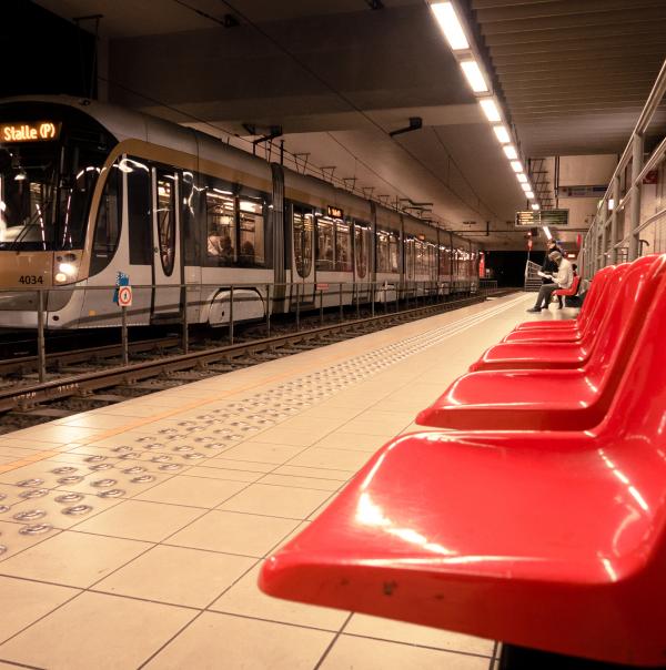 Porte de Hal station