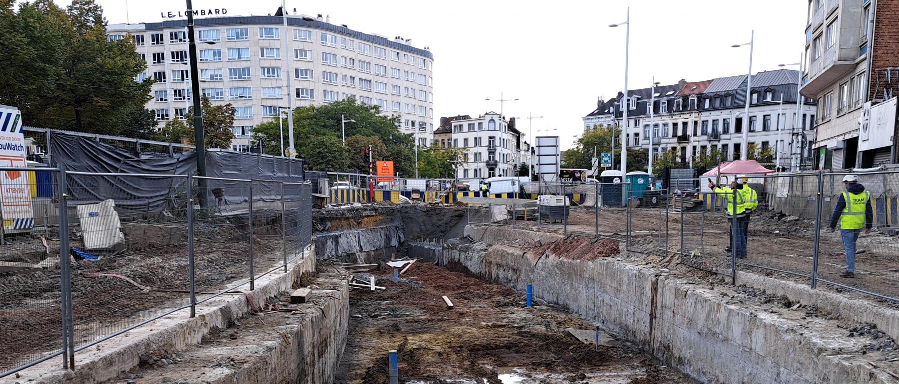 De muren van de verbindingstunnel onder de Jamarlaan zijn gerealiseerd.
